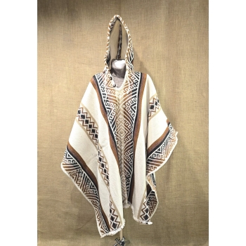 Poncho ekwadorskie - długie ze 100% wełny owczej w odcieniu beżowo brązowym .